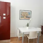 Central Guesthouse 아파트