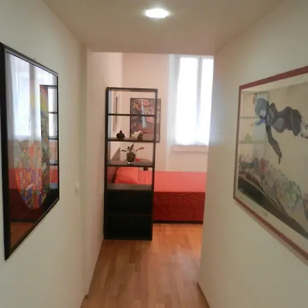 Central Guesthouse Apartment
