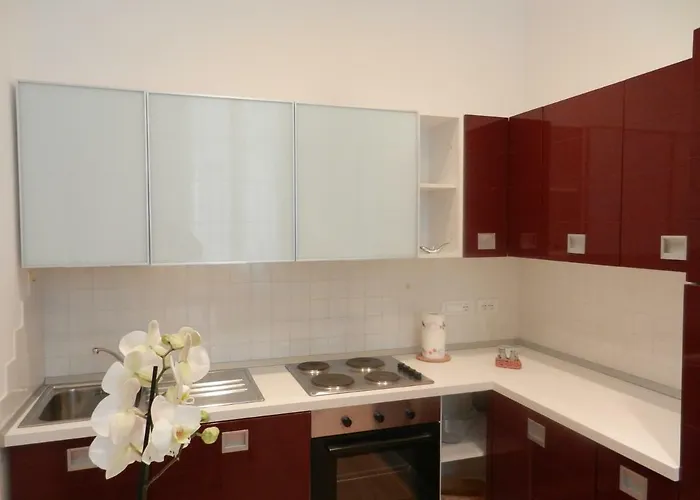 Central Guesthouse شقة